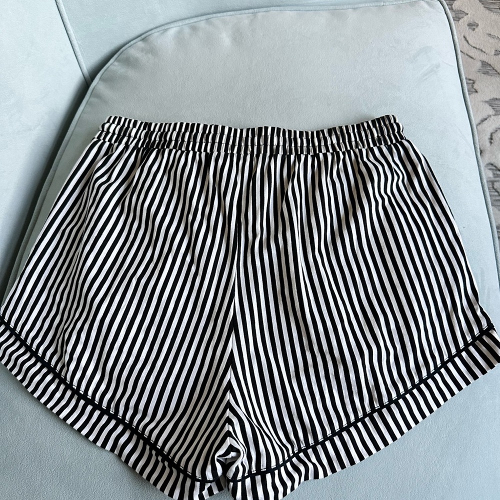 RVCA Black and White Striped Elastic Waist Shorts - Picture 4 of 4